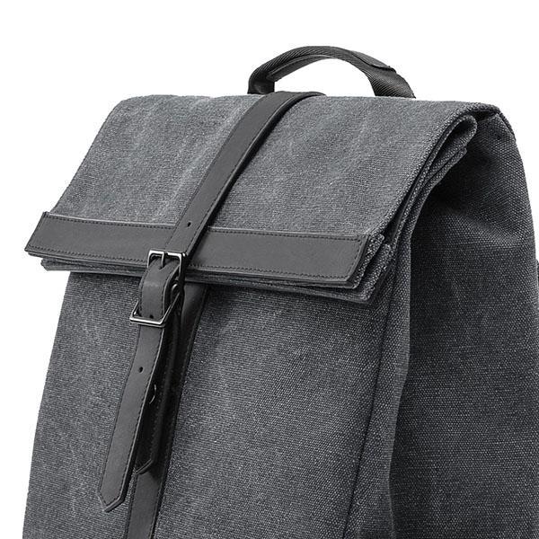 backpack with magnetic flap
