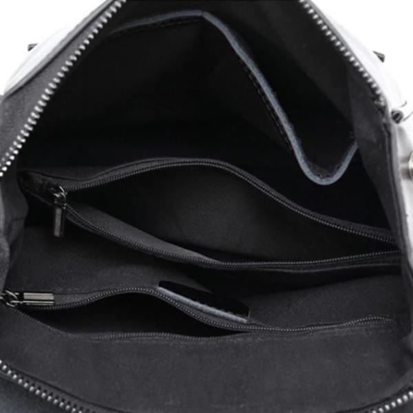 Double zippered backpack compartment