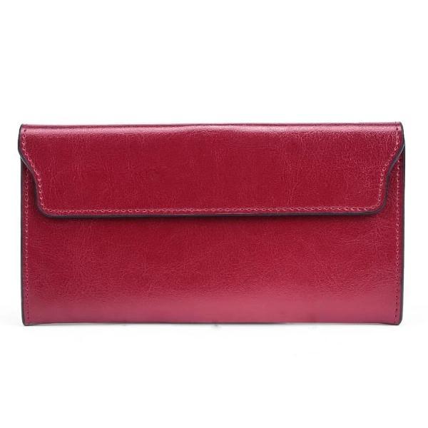 Thin leather wallet with magnetic closure for women