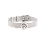 An adorable mesh bracelet with diamond cercle around a heart shape for the perfect lover